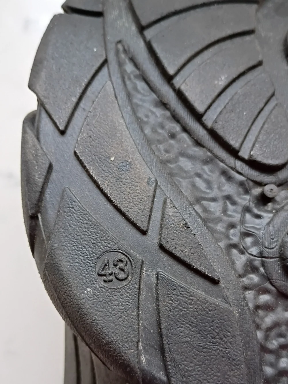 Men's Black Slip-On Insulated Sneakers